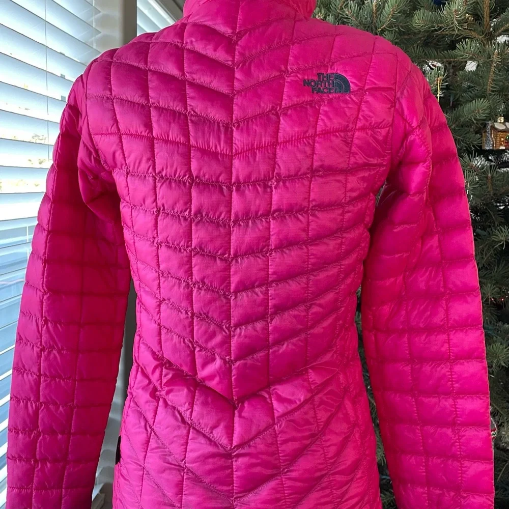 The North Face Thermoball Women's Pink Quilted Jacket - Picture 3 of 8